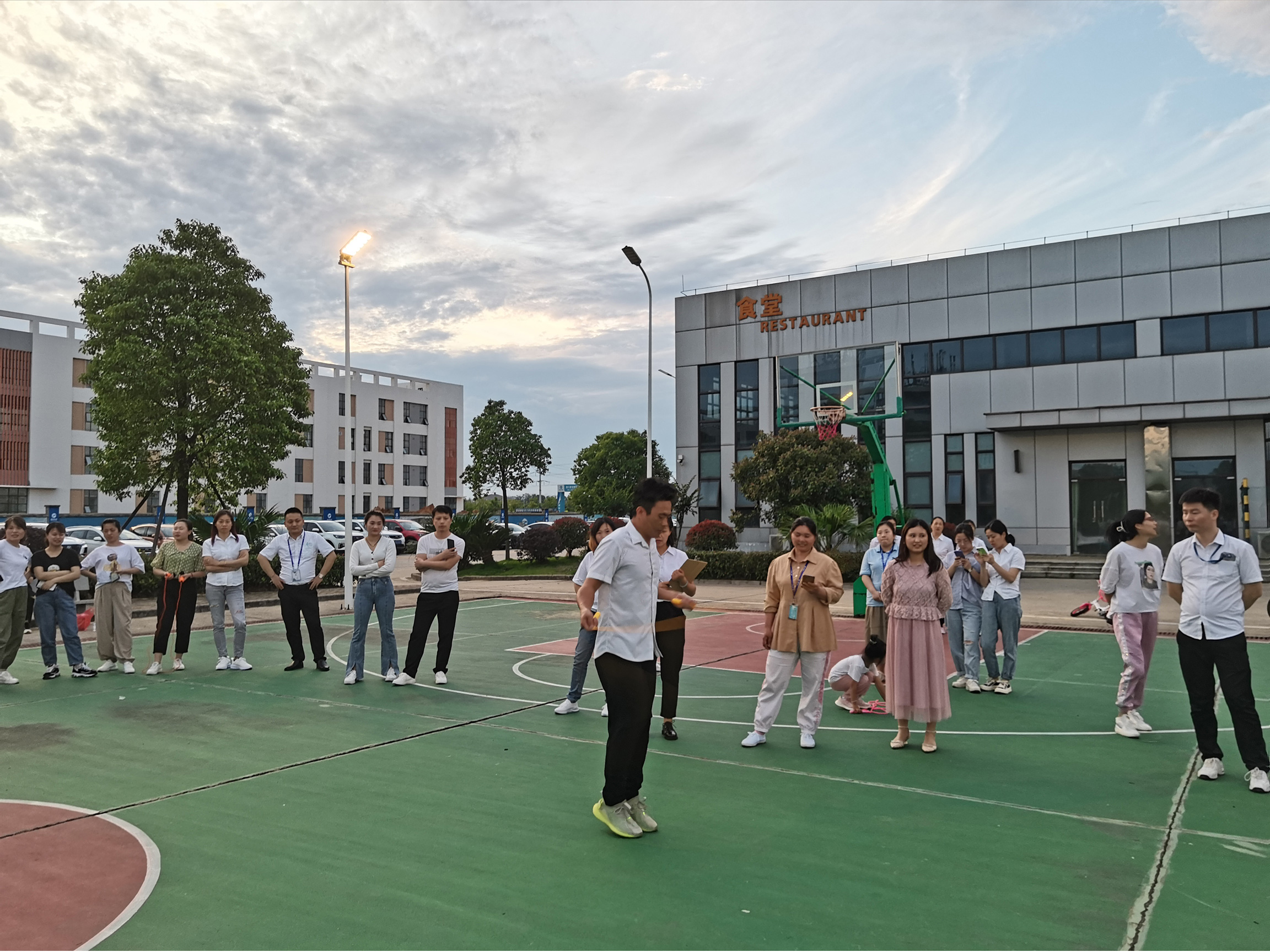 持續打造品質向(xiàng)上文化——江西鴻利舉辦第二屆跳繩比賽 持續打造品質向(xiàng)上文化——江西鴻利舉辦第二屆跳繩比賽